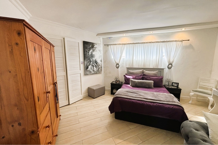 6 Bedroom Property for Sale in Perlemoenbaai Western Cape